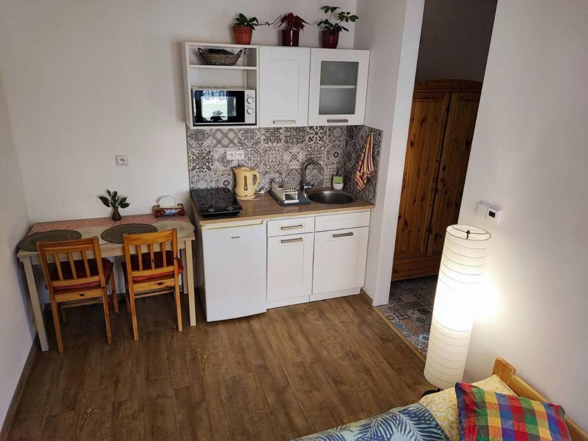 Lovely Fully-Equipped Studio In Tisa Village. Rocks Only 5 Minutes Walk Exterior photo